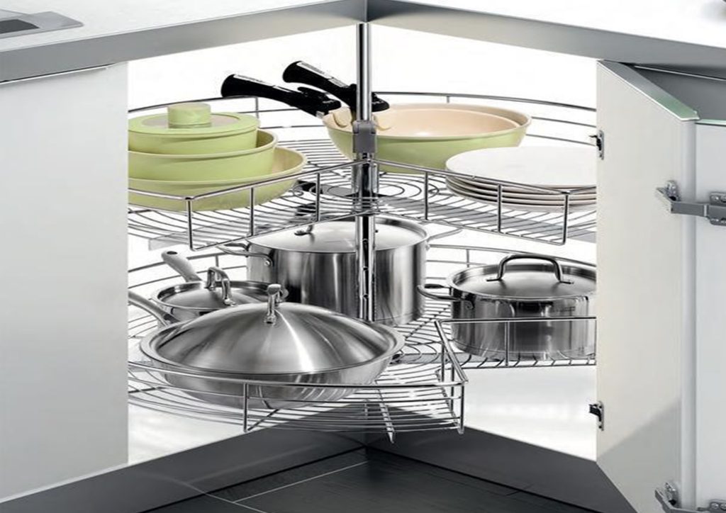 Kitchen rotating corner unit